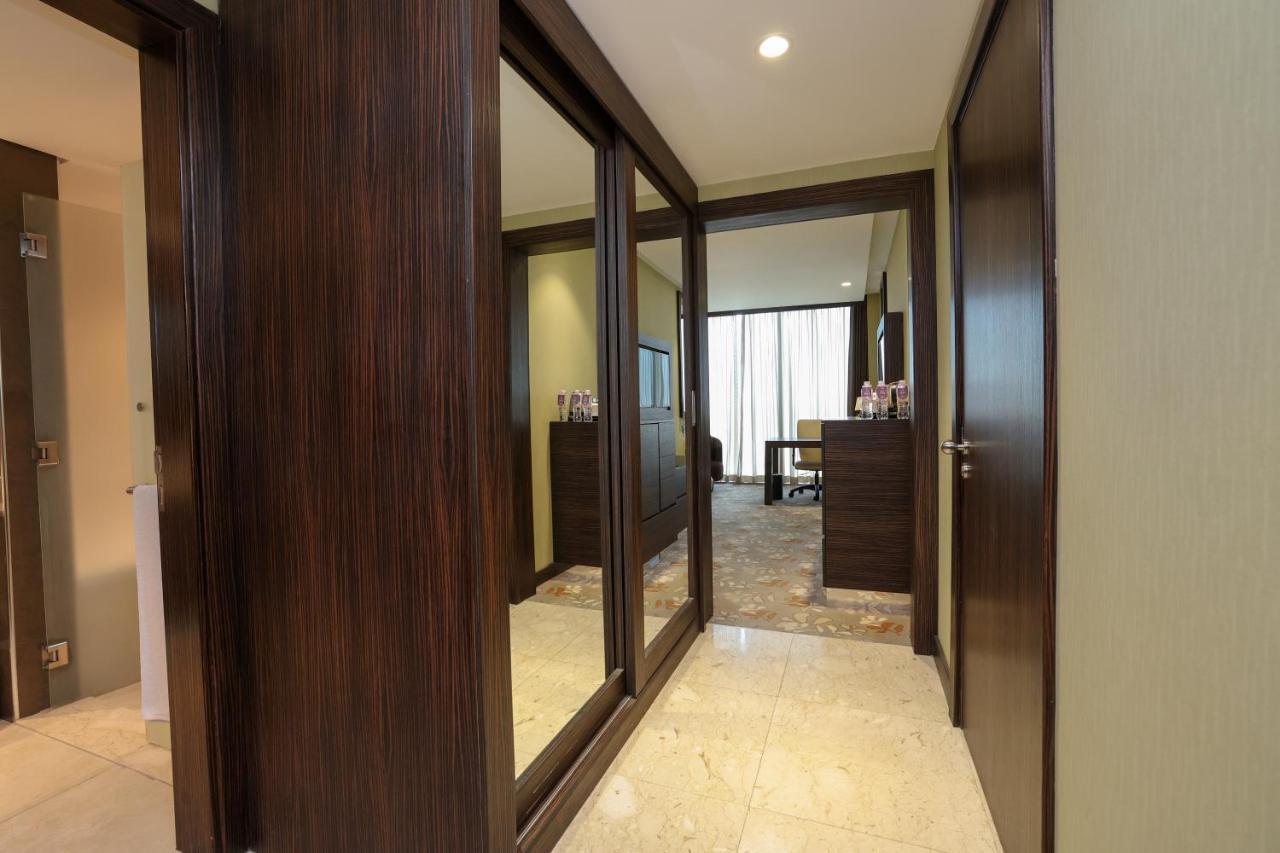 Crowne Plaza Kuwait Al Thuraya City By Ihg Kuwait City Bagian luar foto