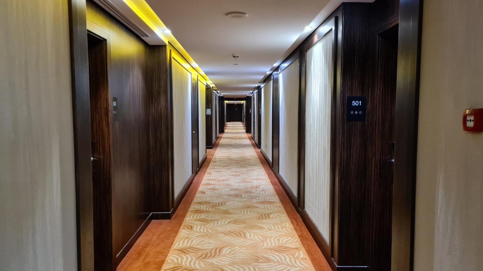 Crowne Plaza Kuwait Al Thuraya City By Ihg Kuwait City Bagian luar foto