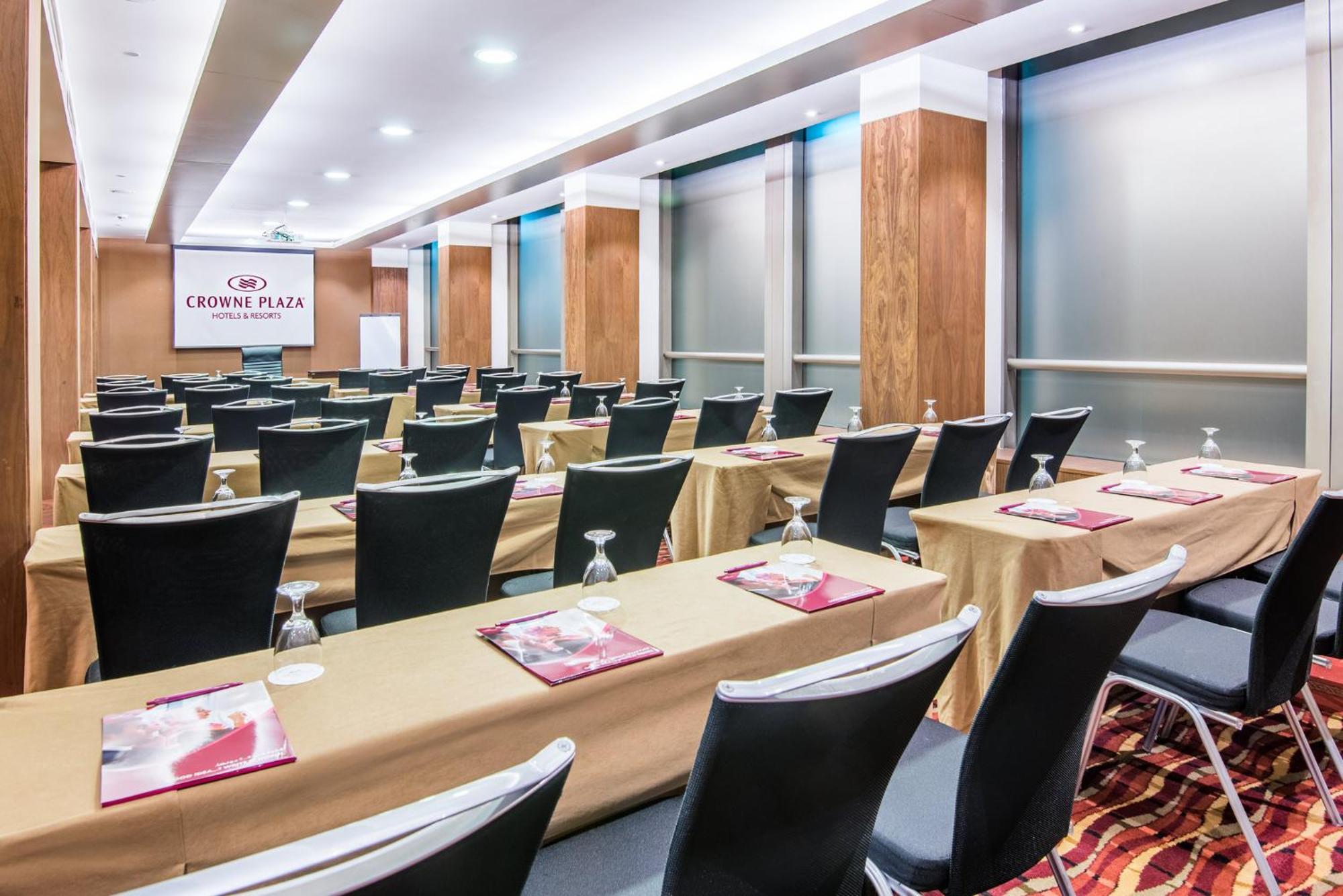 Crowne Plaza Kuwait Al Thuraya City By Ihg Kuwait City Bagian luar foto