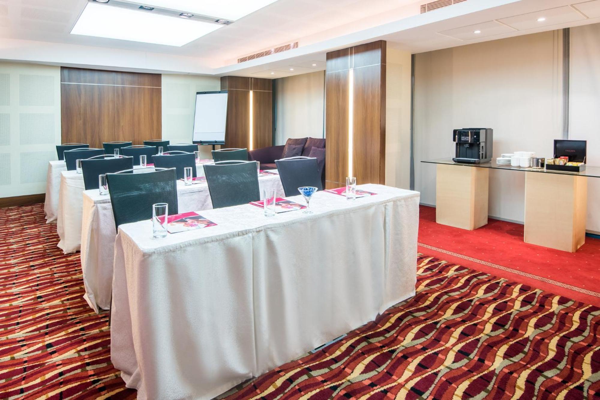 Crowne Plaza Kuwait Al Thuraya City By Ihg Kuwait City Bagian luar foto